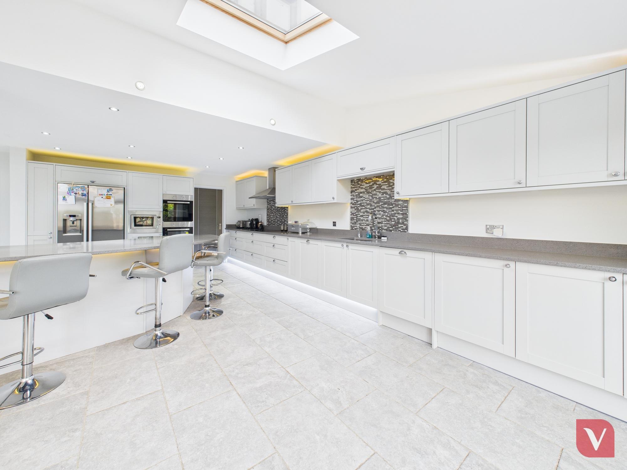 Tranquil Family Haven with Garden, Views & Parking5