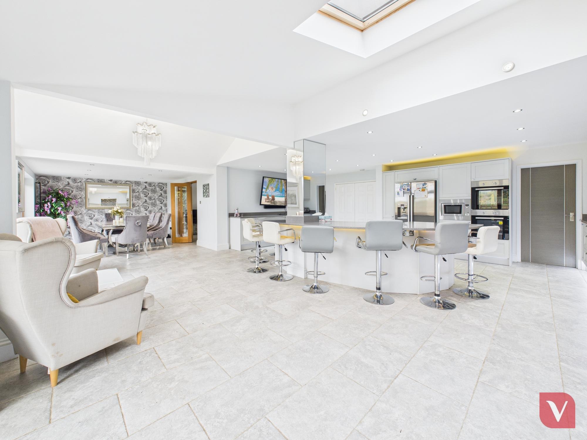 Tranquil Family Haven with Garden, Views & Parking3