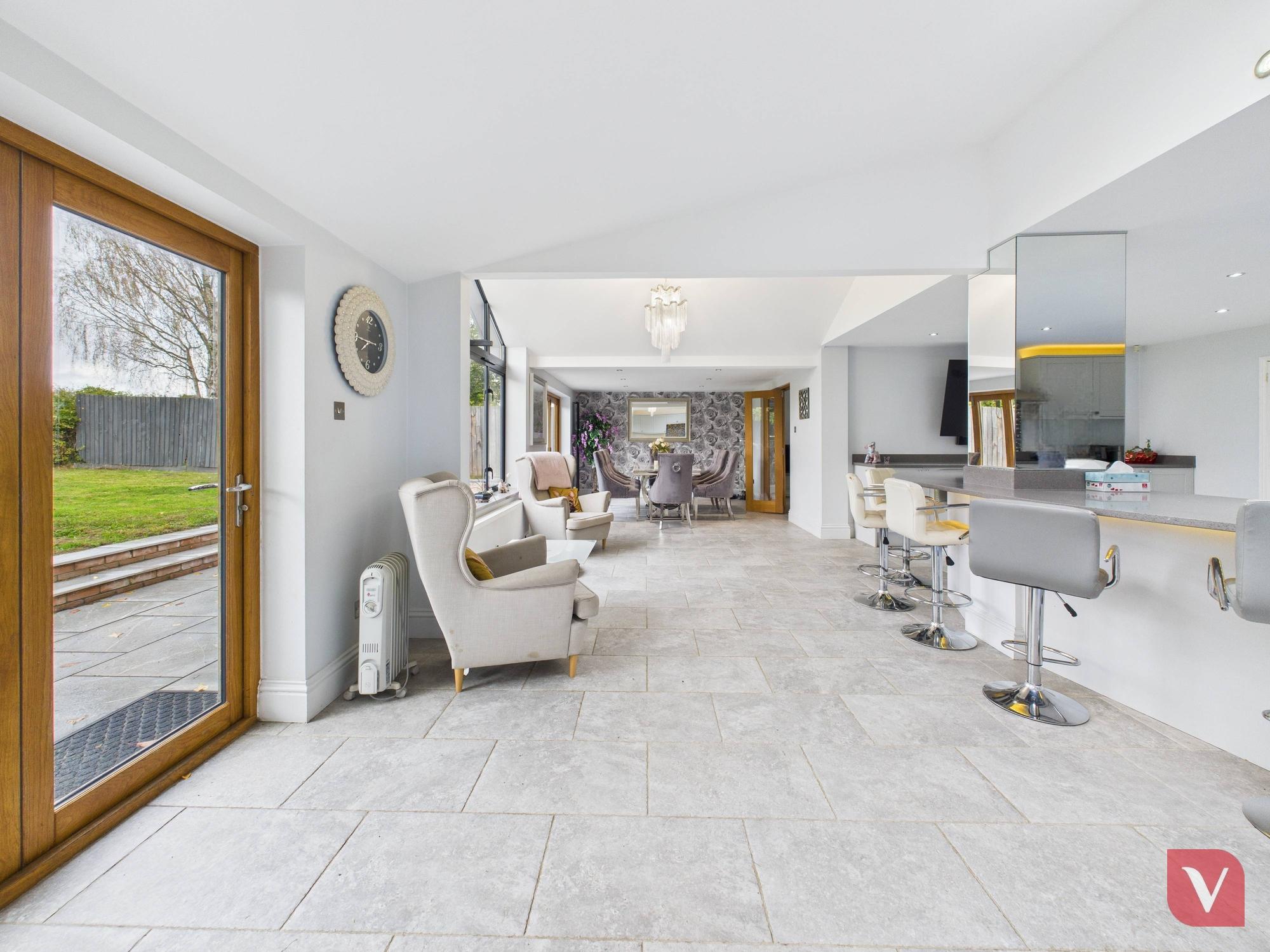 Tranquil Family Haven with Garden, Views & Parking6