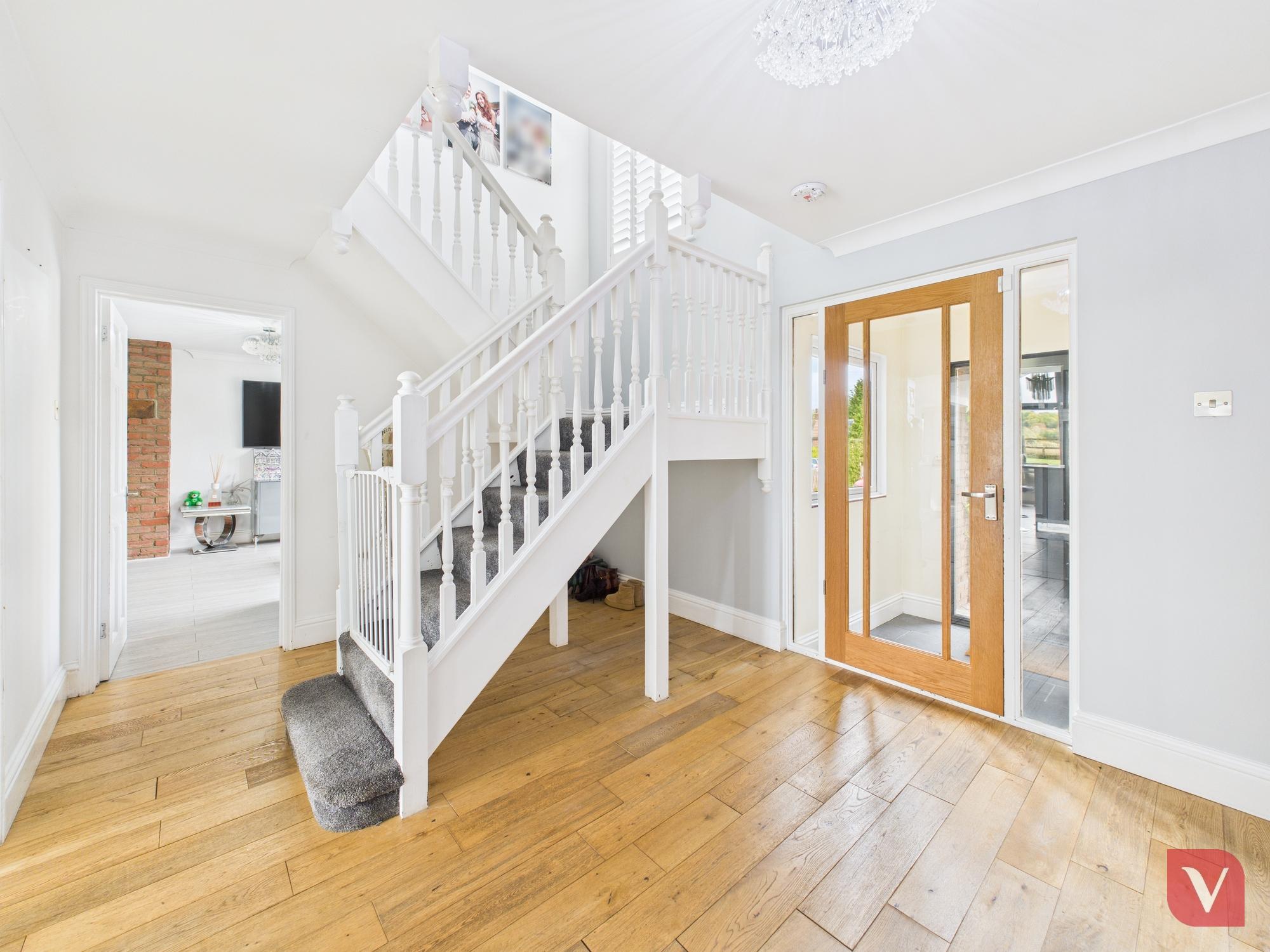 Tranquil Family Haven with Garden, Views & Parking4